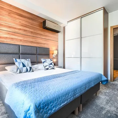 Park - Old Town Apartment